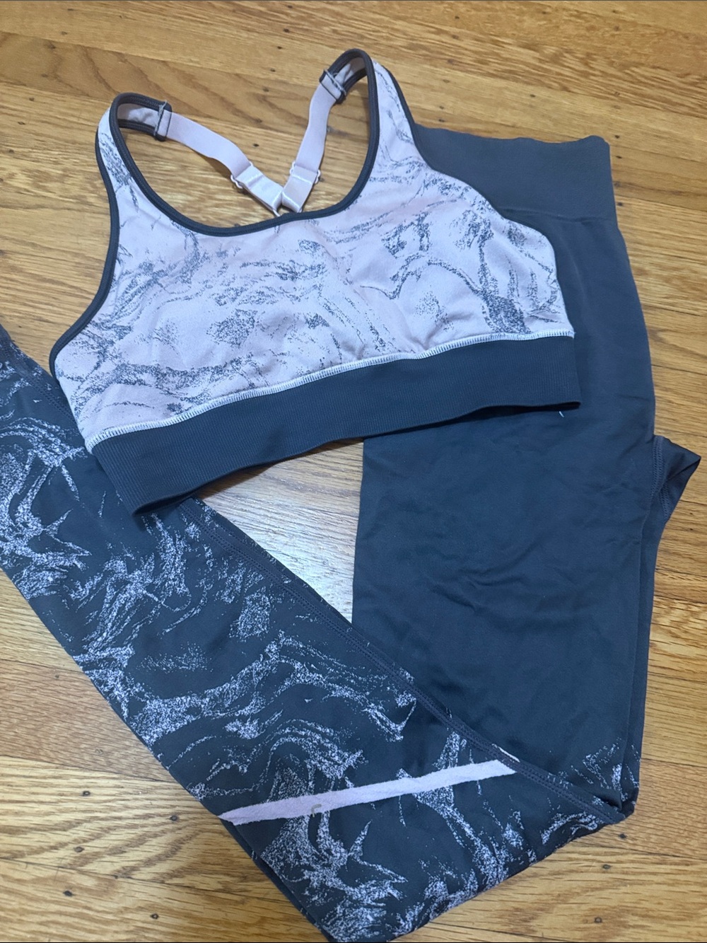 Fabletics Leggings and Matching Sports Bra M/L